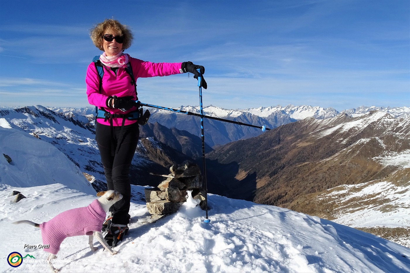 66 In vetta al Monte Valegino  (2415 m) con vista ad ovest.JPG -                                